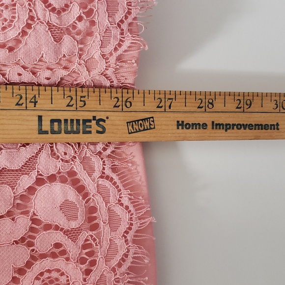 Beautiful Womens Isaac Mizrahi Live Cold Shoulder Lined Lace Top - Picture 3 of 10